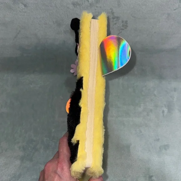 Cute Fuzzy Bee Sketchbook - Picture 10 of 13